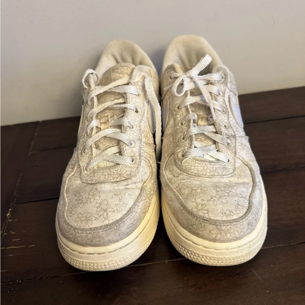 Nike Air Force 1 Low Floral Pattern Beige White Womens Size 7.5 Sneakers AF1